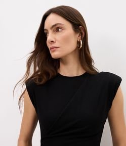 Blusa com Recorte Transpassado e Ombreiras