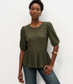 Blusa Texturizada com Manga Bufante e Babado na Barra
