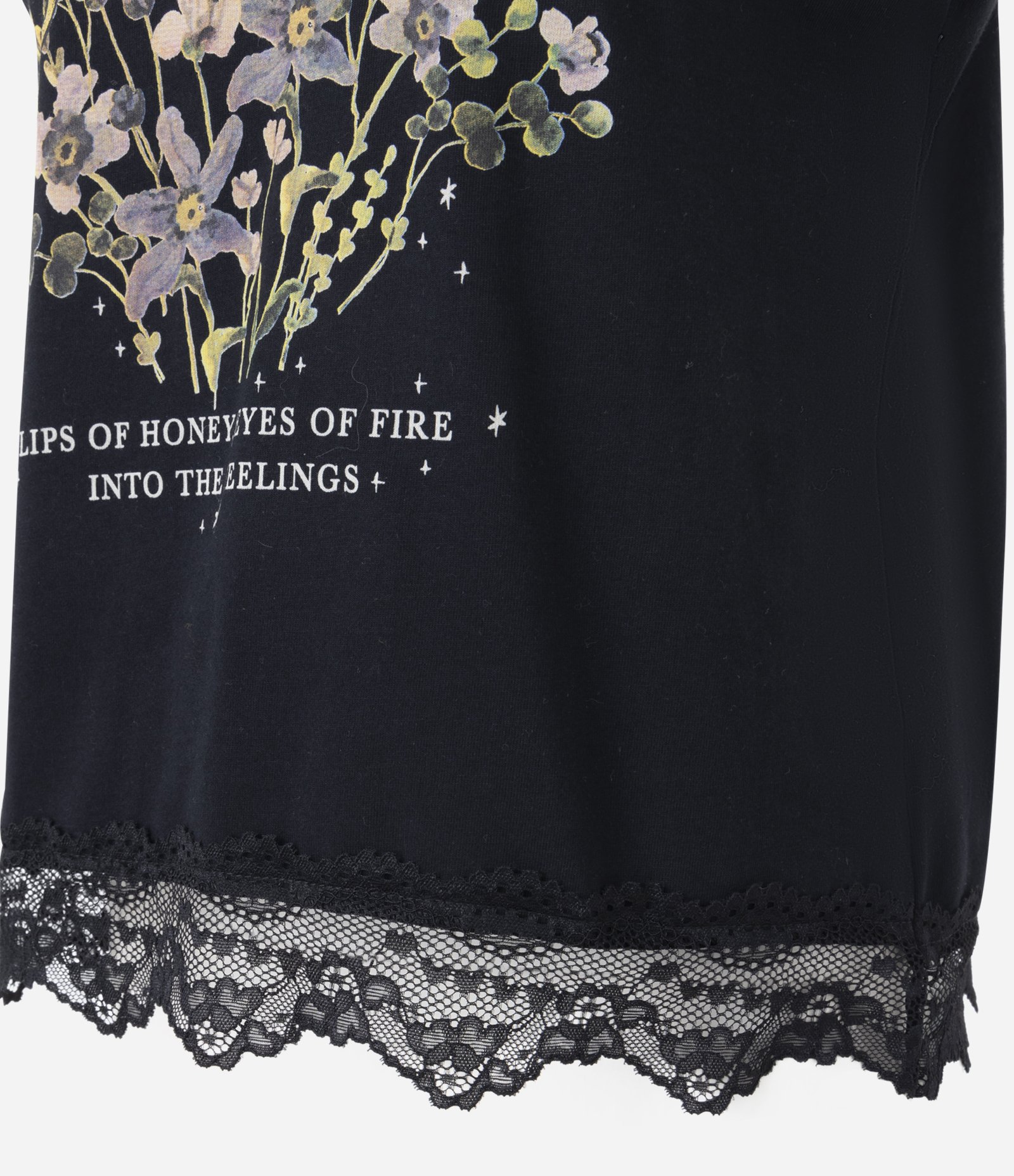 Blusa Muscle com Estampa Feminine Mystique e Barra Rendada Preto 7