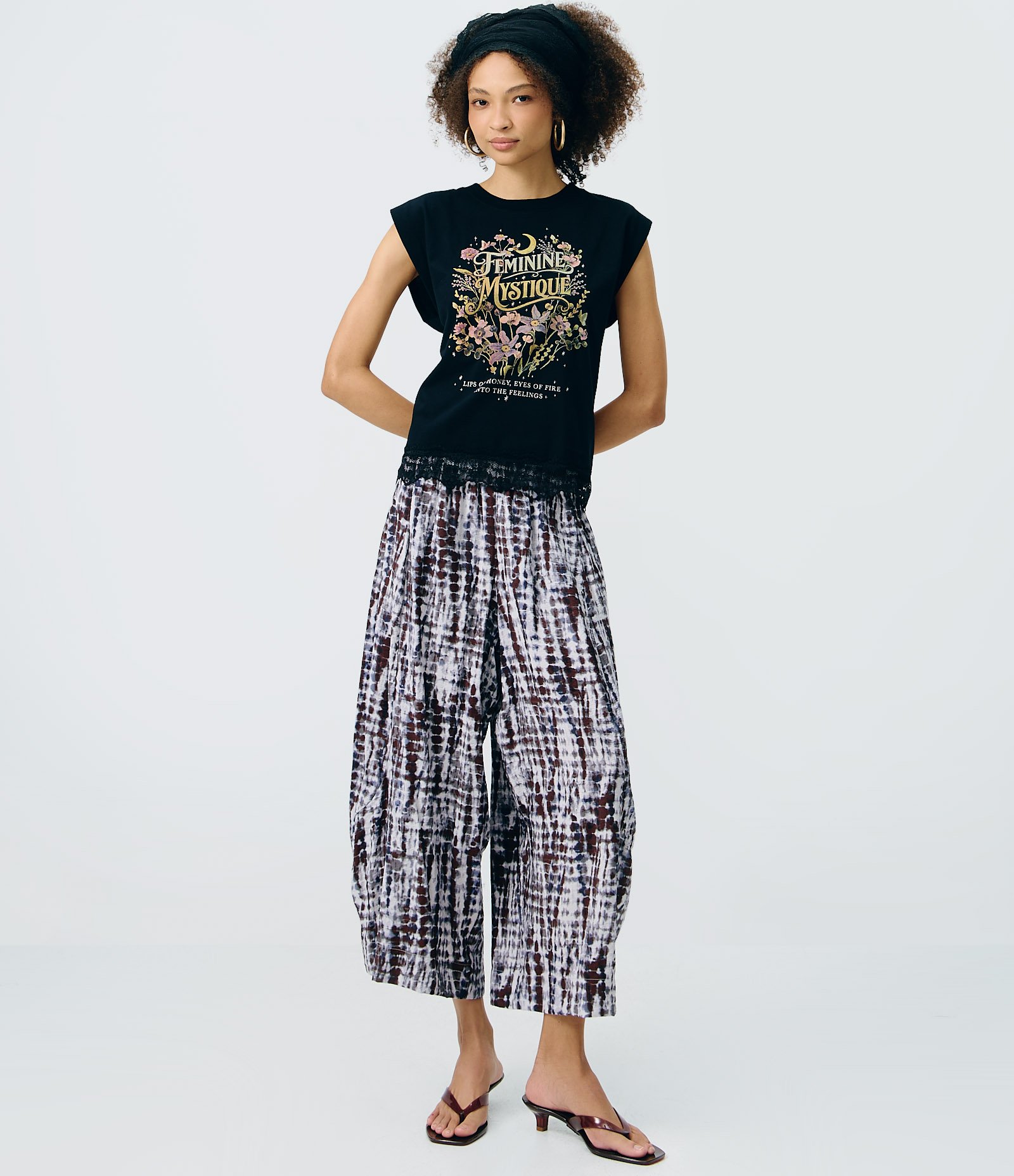 Blusa Muscle com Estampa Feminine Mystique e Barra Rendada Preto 3