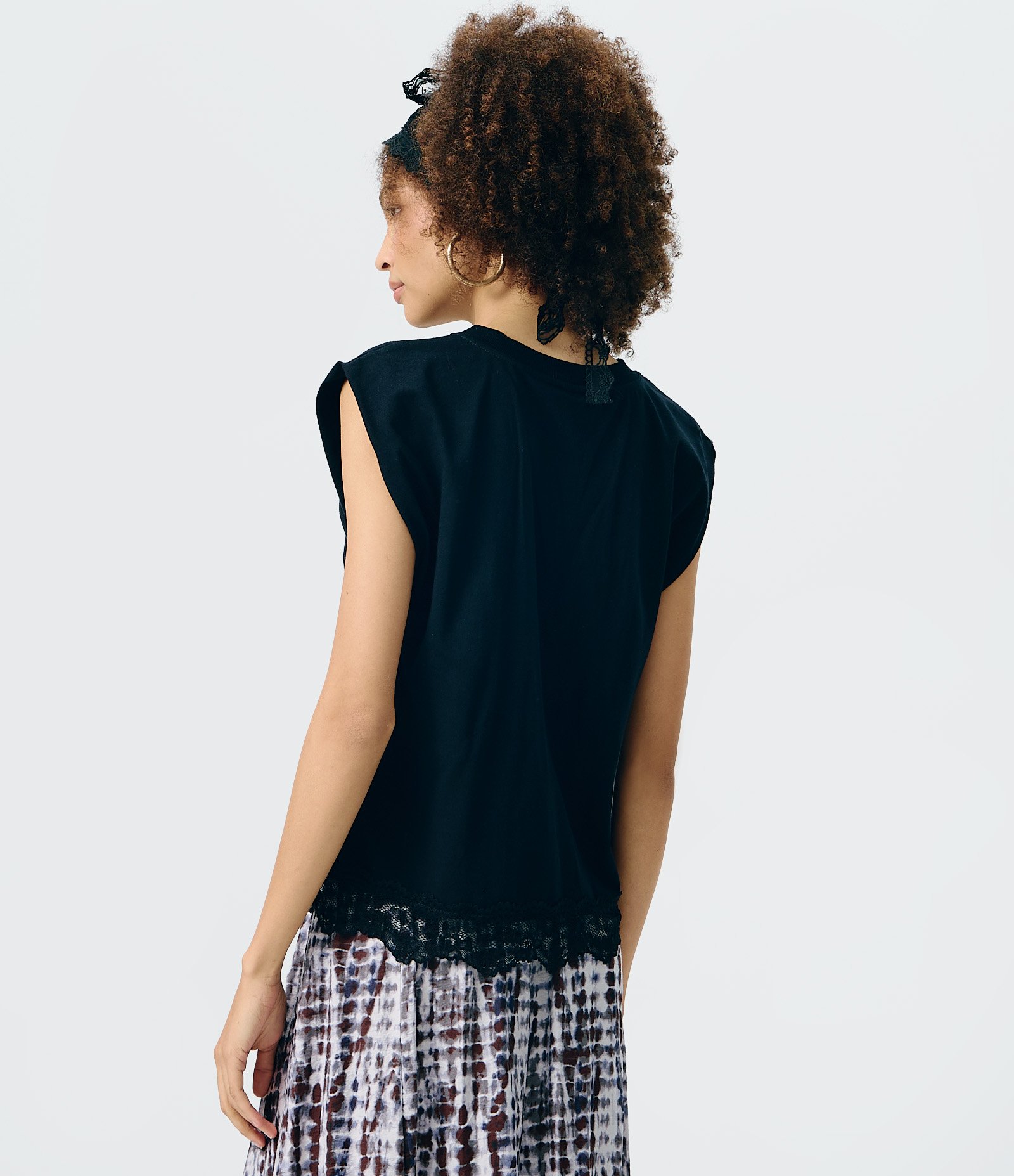 Blusa Muscle com Estampa Feminine Mystique e Barra Rendada Preto 5
