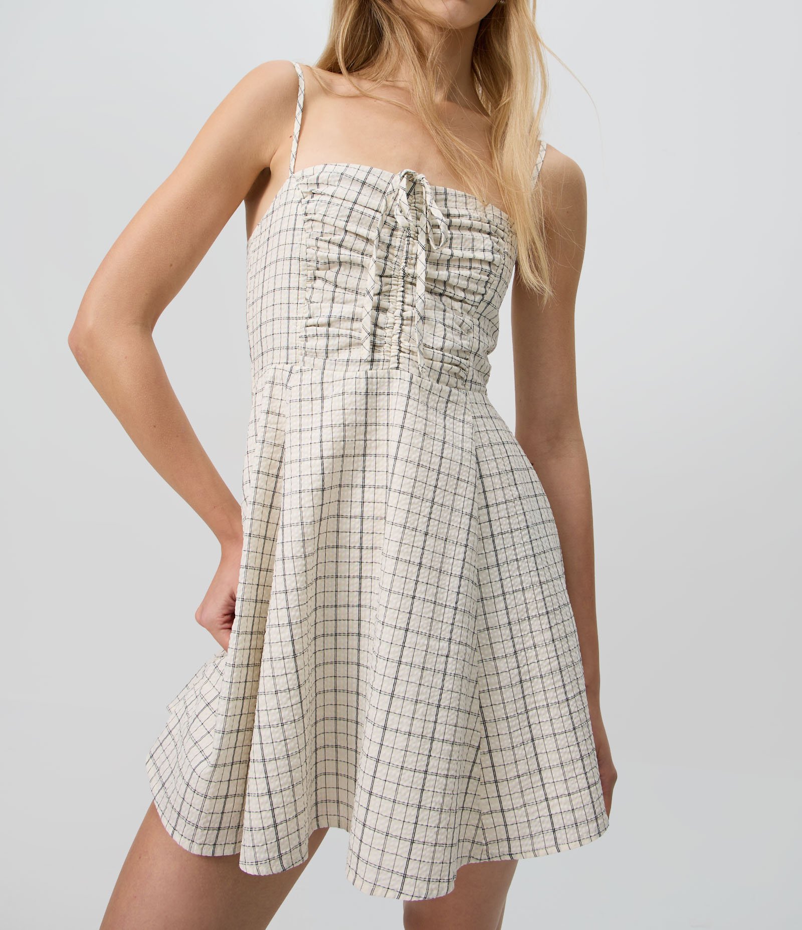 Vestido Em Viscose Com Alça Soft Texturizado Xadrez Cinza 3