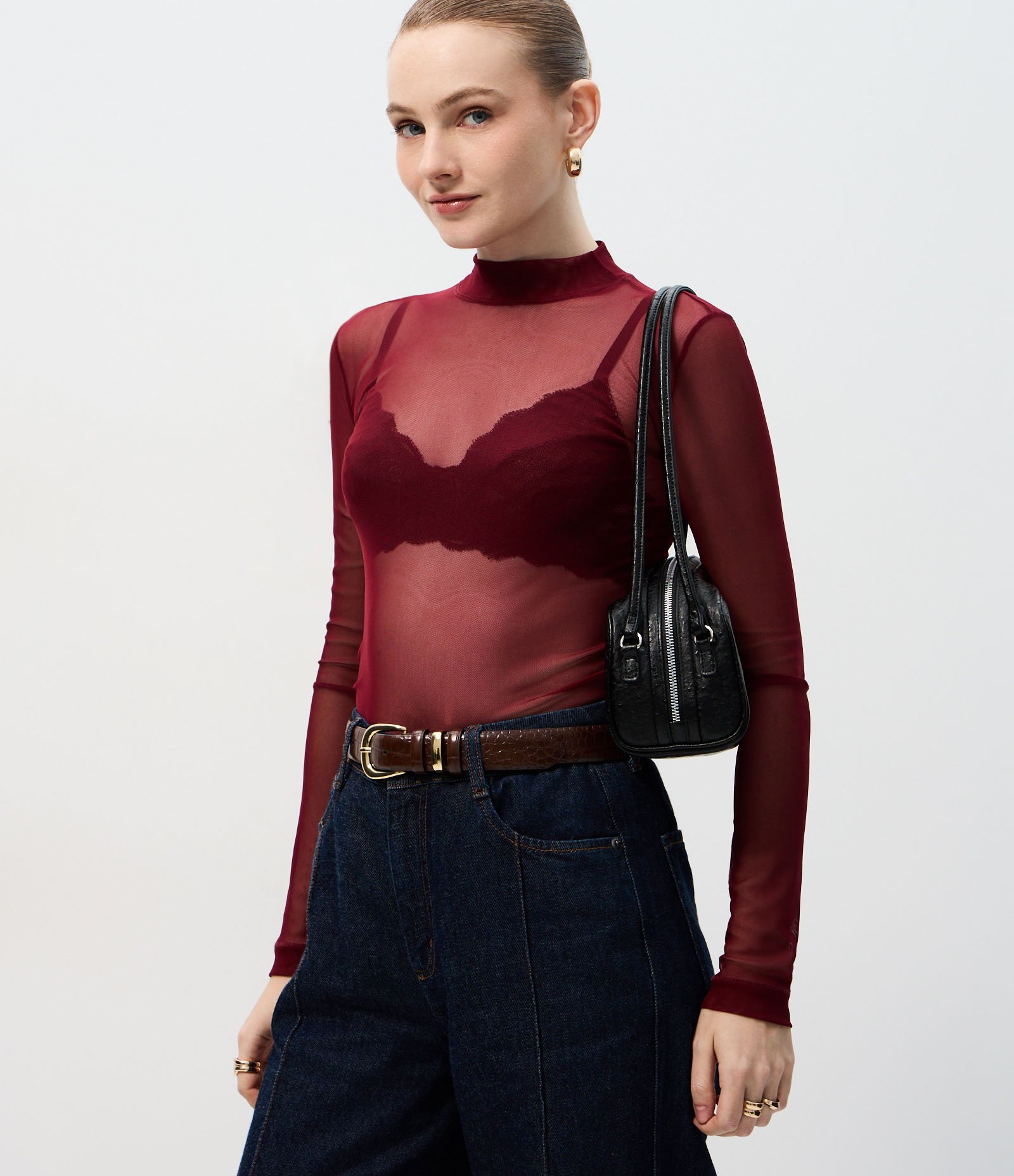 Blusa em Tule com Transparência e Golinha Alta Vermelho 1