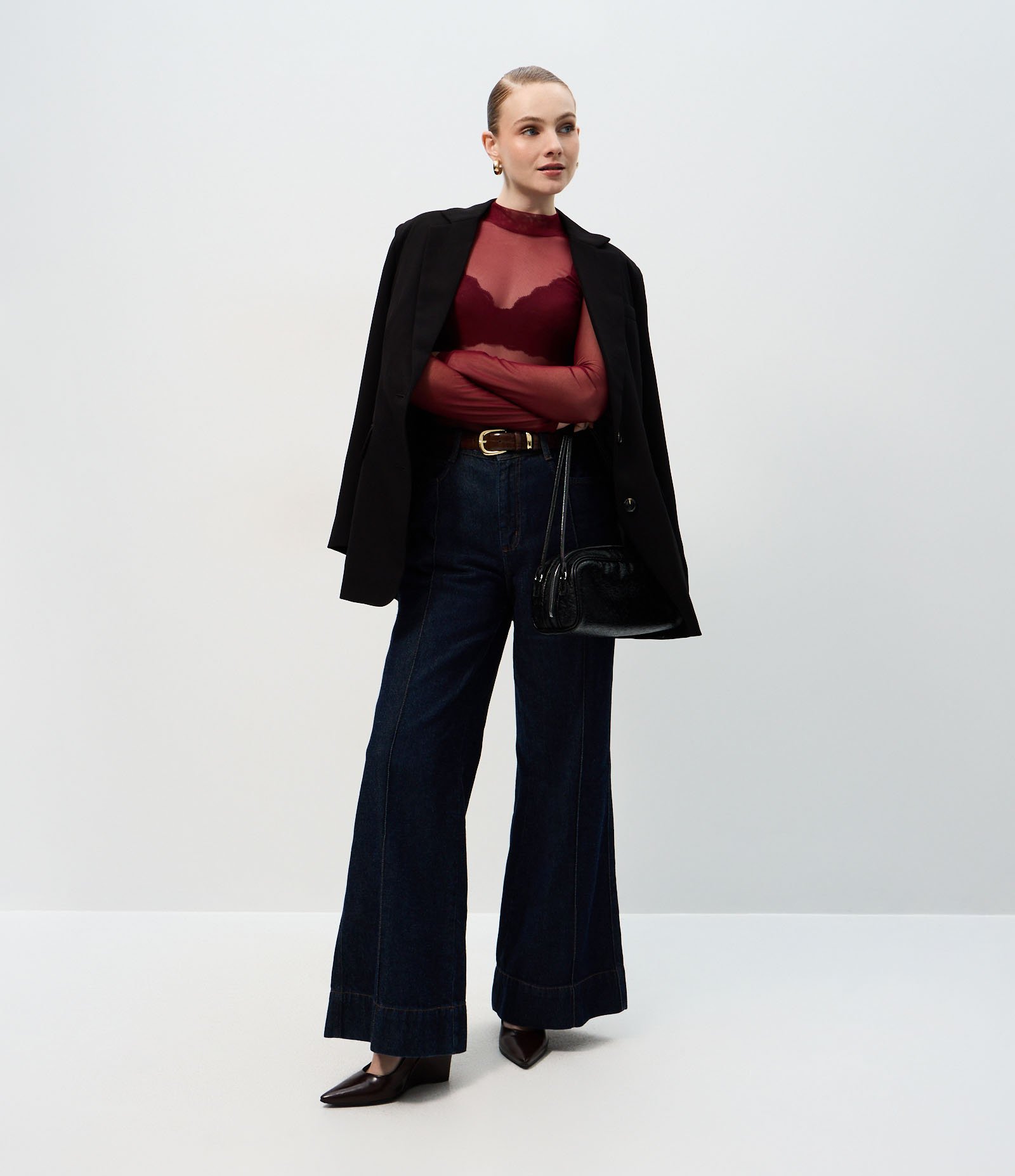 Blusa em Tule com Transparência e Golinha Alta Vermelho 2