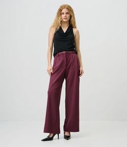 Blusa Ajustada em Ribana com Barra Assimétrica e Gola Halter
