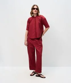 Calça Cenoura em Tricoline com Botão na Barra