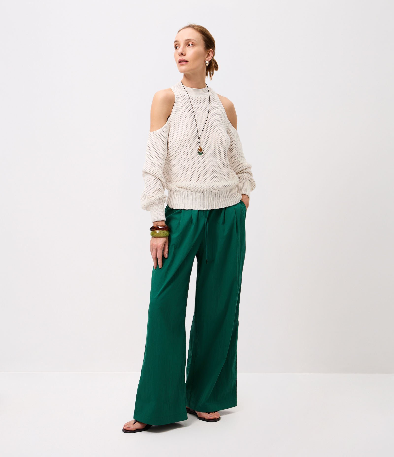 Blusa em Tricô com Ombros Vazados Bege 2