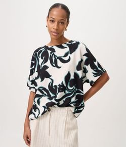 Blusa em Piquet com Estampa Floral Abstrata