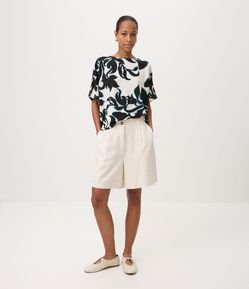 Blusa em Piquet com Estampa Floral Abstrata