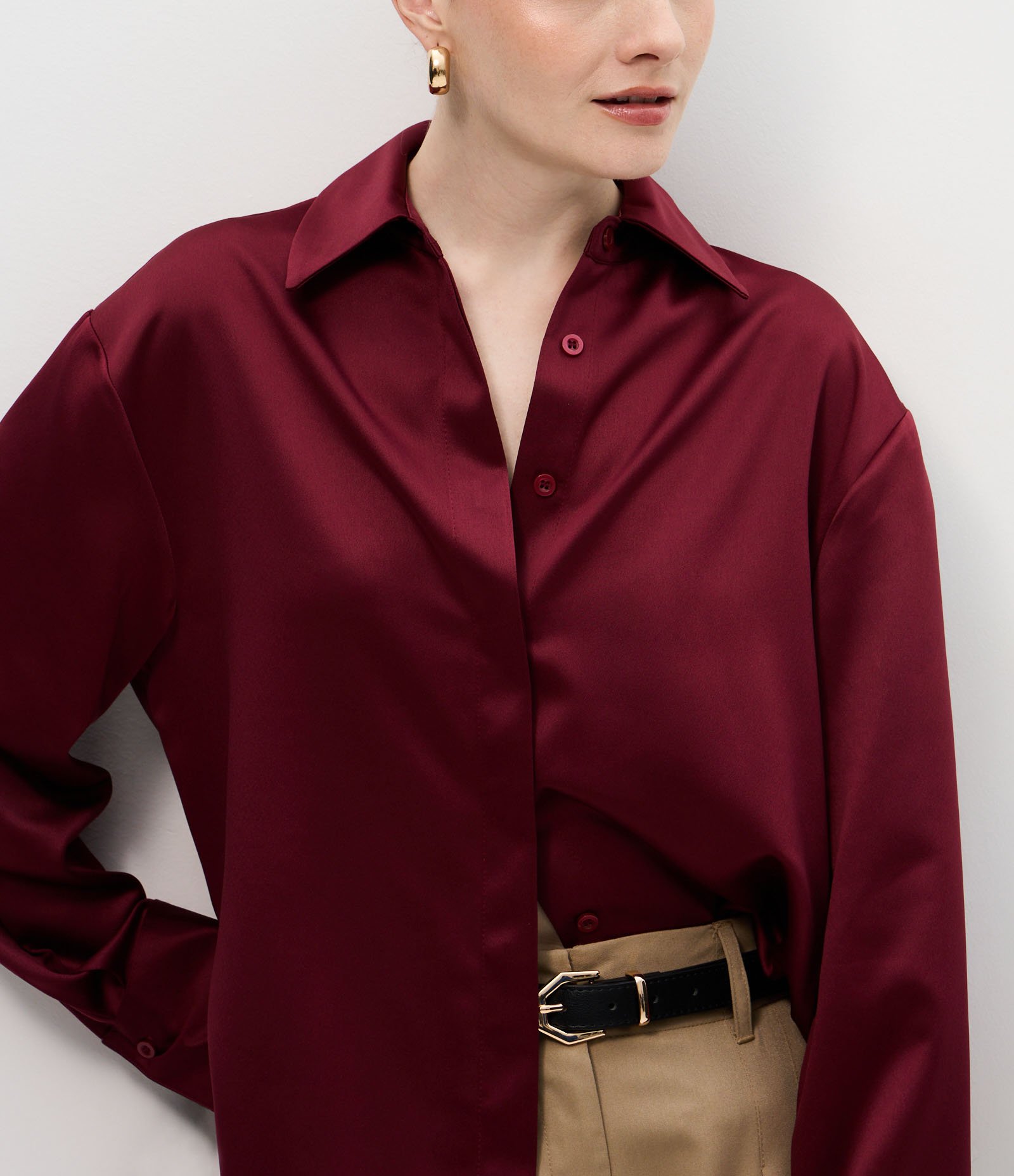 Camisa Acetinada com Punhos Largos Vermelho 3