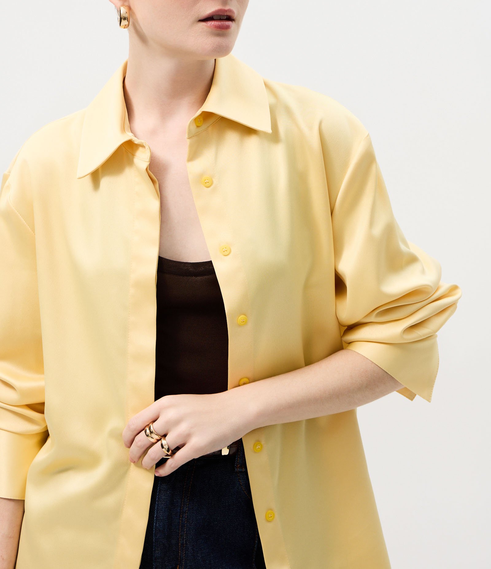 Camisa Acetinada com Punhos Largos Amarelo 4