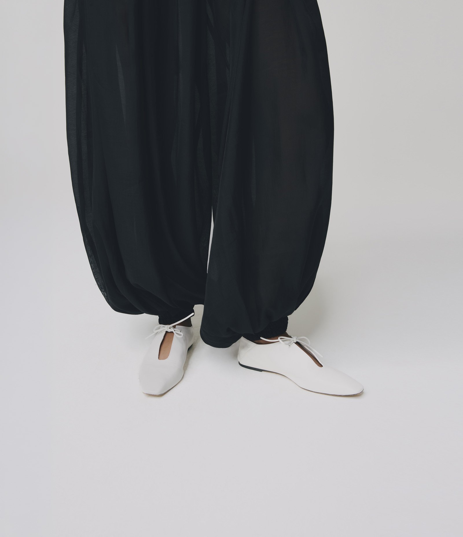 Calça Aladim com Transparência em Lyocel e Cós Elástico Preto 4