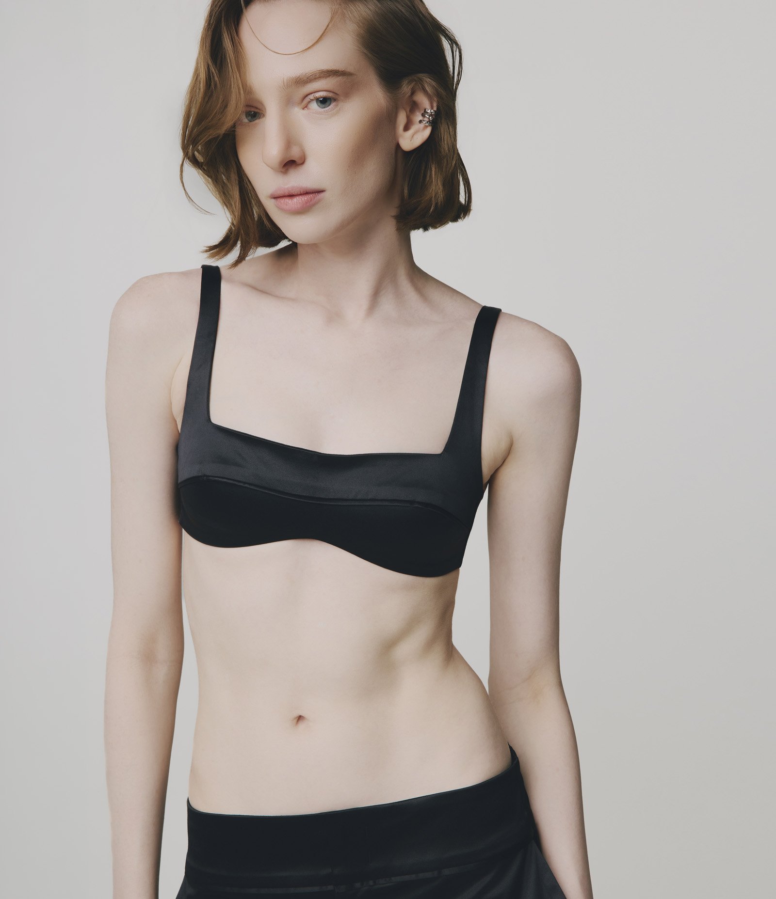 Blusa Top com Recorte no Busto e Elástico nas Costas Preto 2