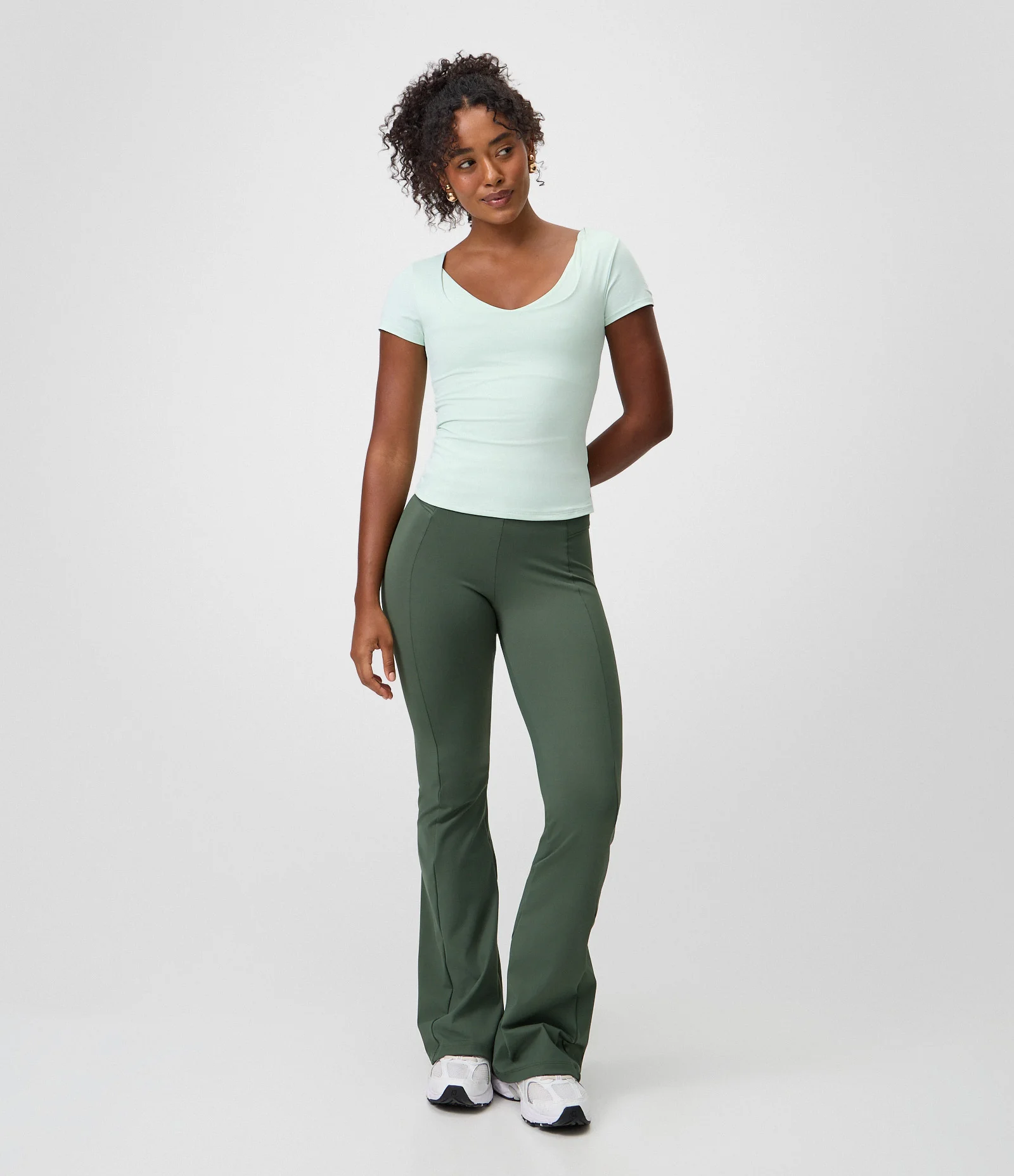 Calça Flare Esportiva em Microfibra com Friso Frontal Verde 1