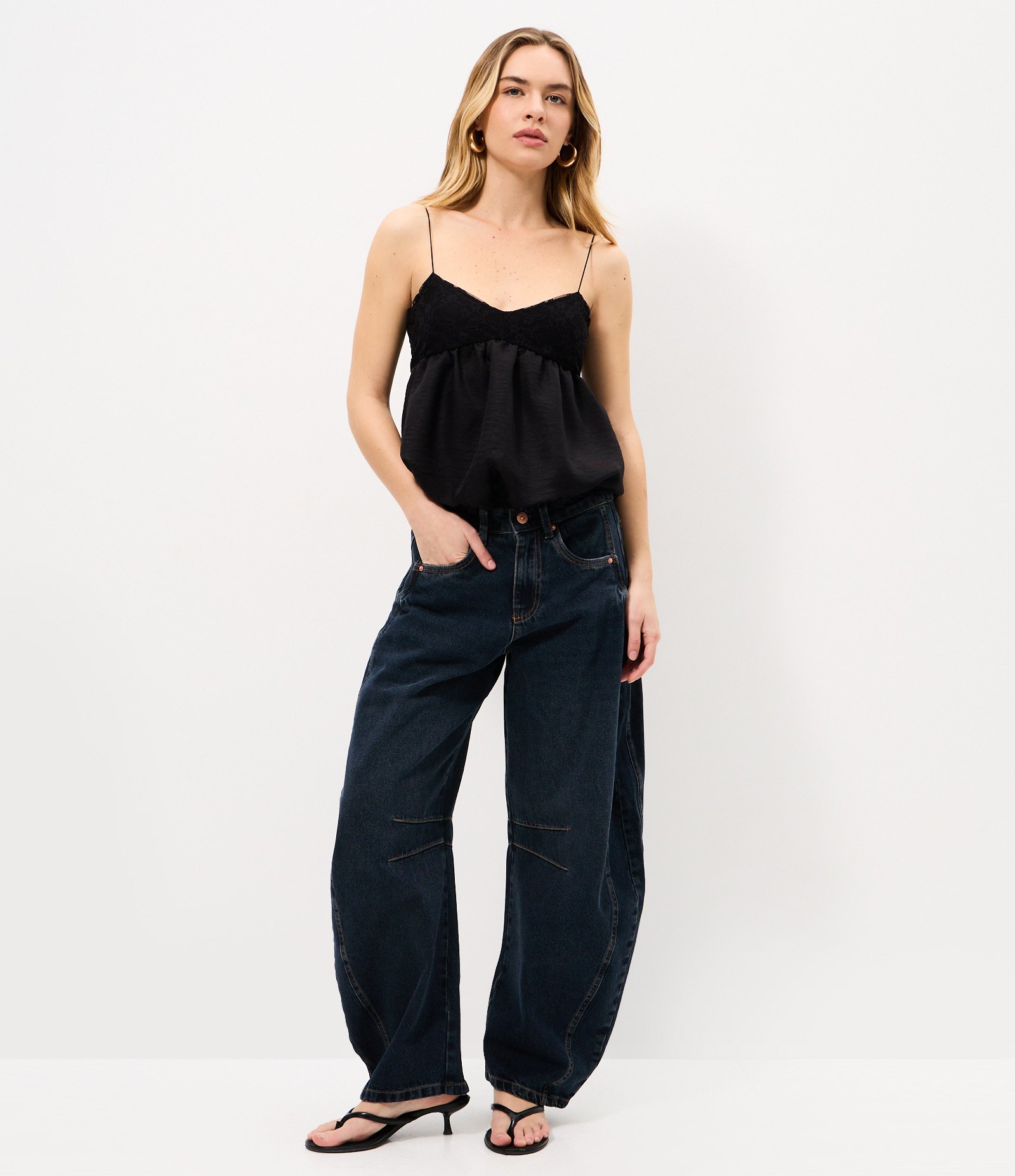 Blusa Balonê em Crepe com Alcinha e Busto em Renda Preto 2