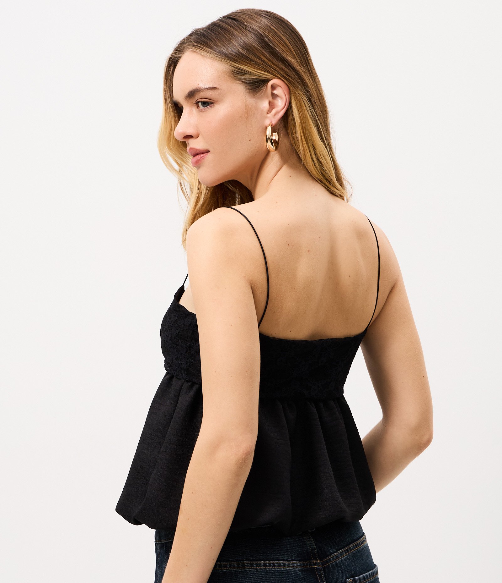 Blusa Balonê em Crepe com Alcinha e Busto em Renda Preto 4
