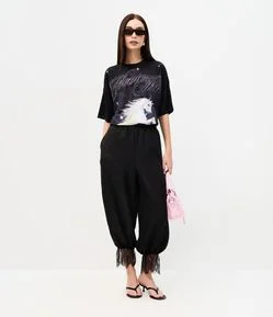 Calça Aladim em Crepe com Barra Rendada