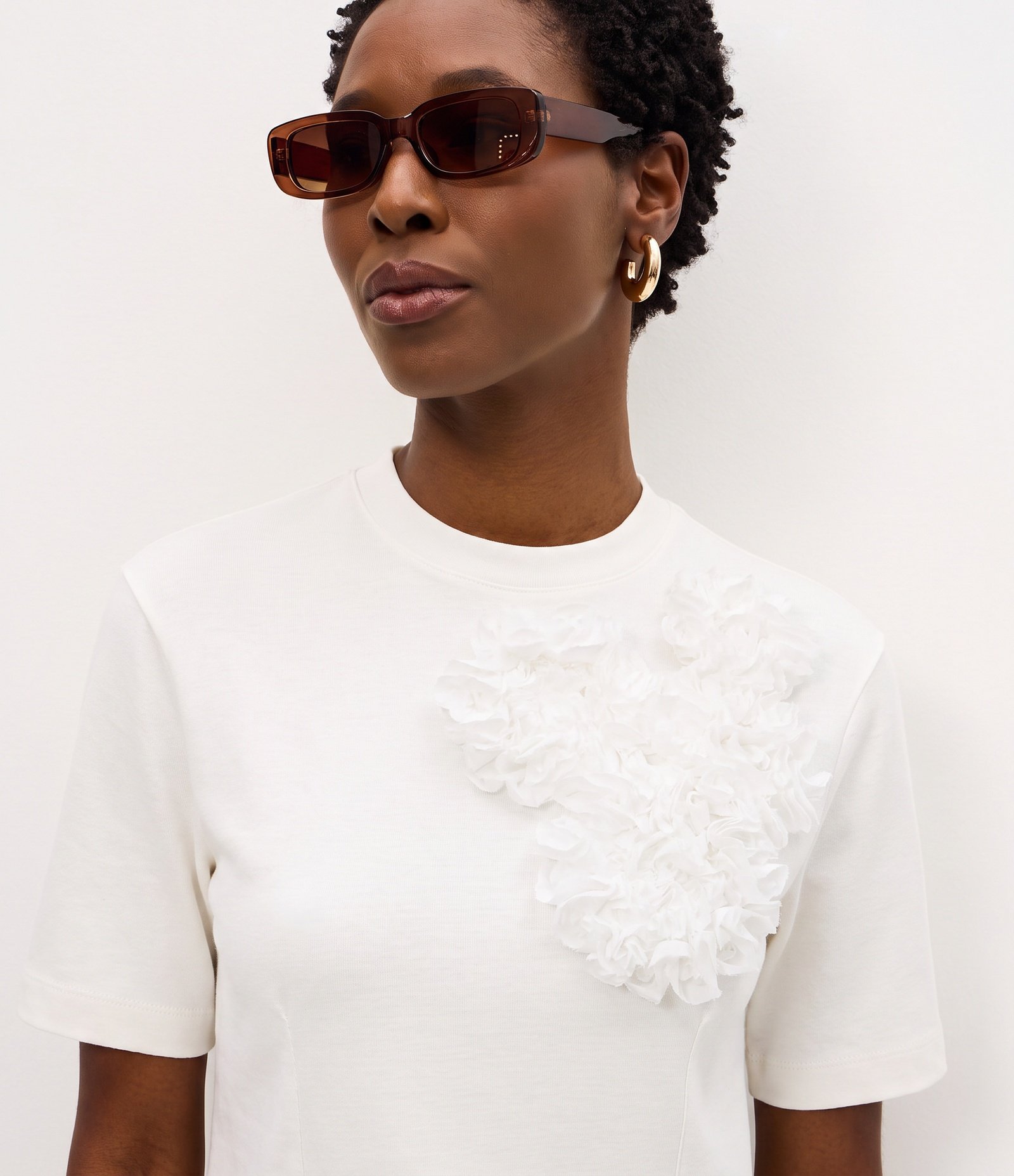 Blusa em Algodão com Aplicações Florais em Relevo Branco 1