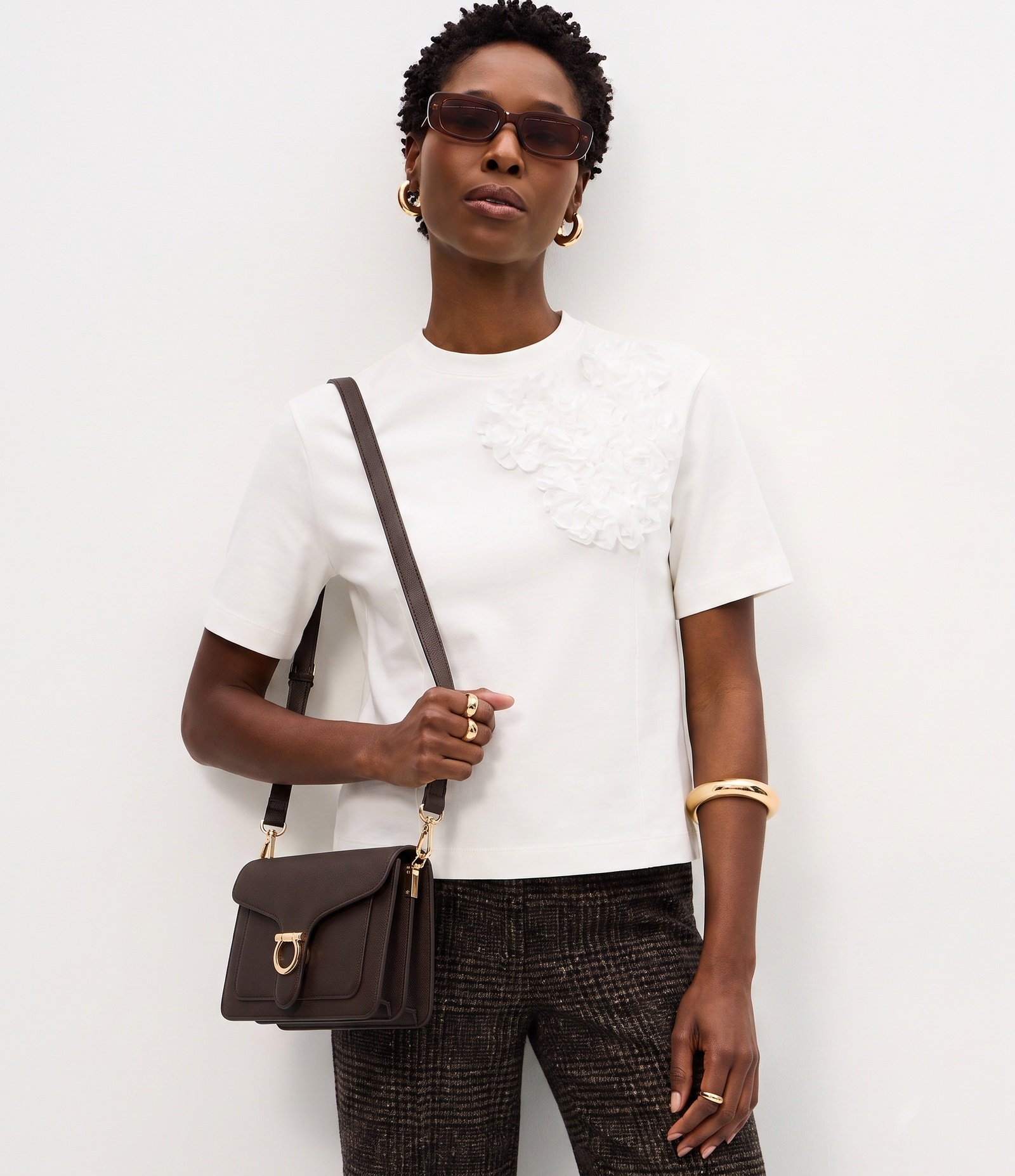 Blusa em Algodão com Aplicações Florais em Relevo Branco 3
