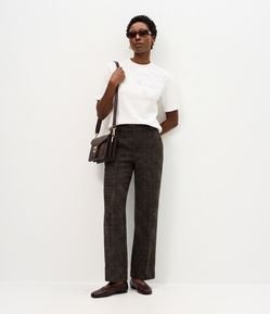Blusa em Algodão com Aplicações Florais em Relevo