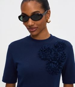 Blusa em Algodão com Aplicações Florais em Relevo