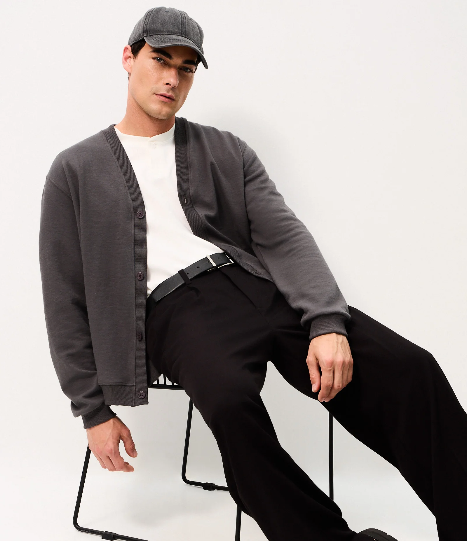 Cardigan Suedine com Botões Cinza 1