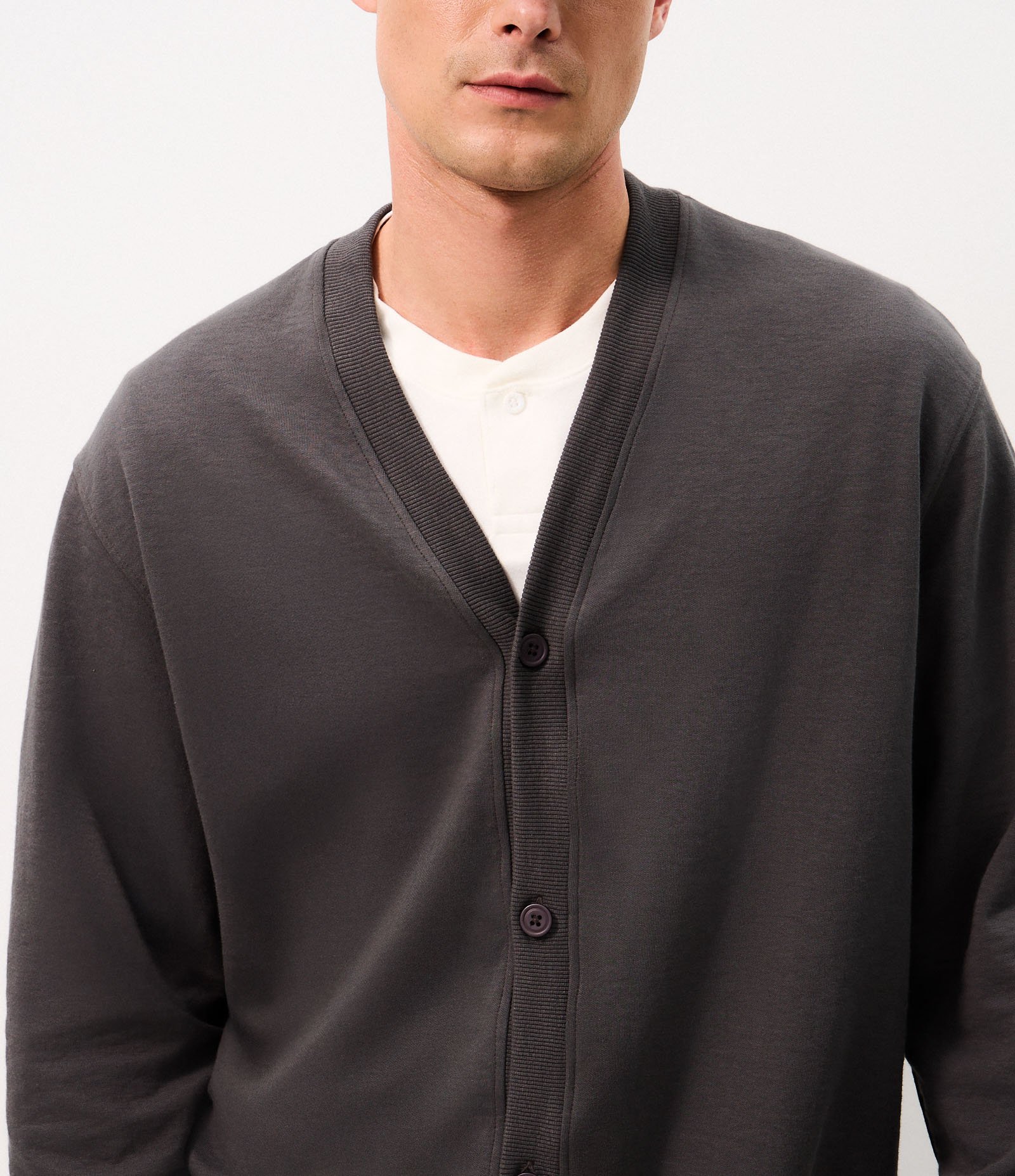 Cardigan Suedine com Botões Cinza 6