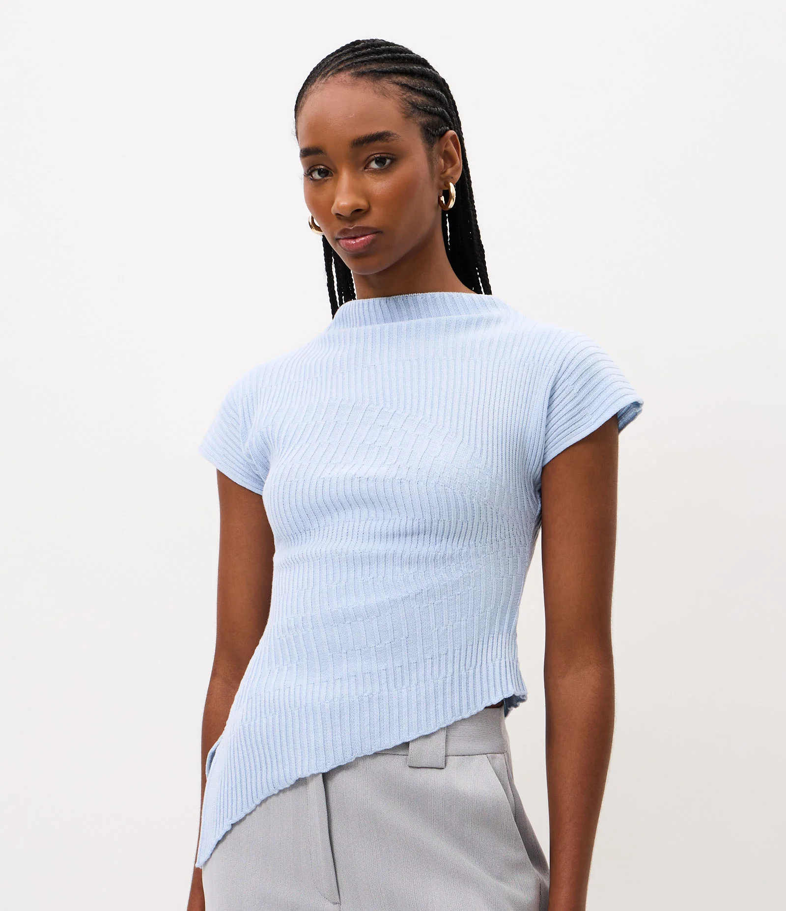Blusa em Tricô com Gola Alta e Barra Assimétrica Azul 1
