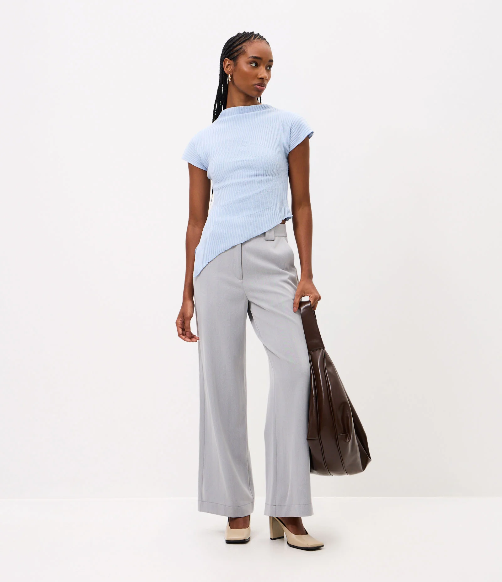 Blusa em Tricô com Gola Alta e Barra Assimétrica Azul 2