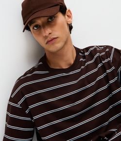 Camiseta Relaxed em Algodão com Estampa Listrada