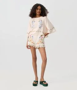 Short Floral em Viscolinho com Barra Ondulada