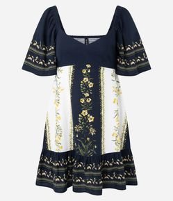 Vestido Evasê com Estampa Floral e Detalhes Constrastantes