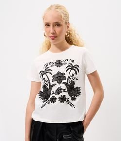 Camiseta Manga Curta em Algodão com Estampa Flocada Floral