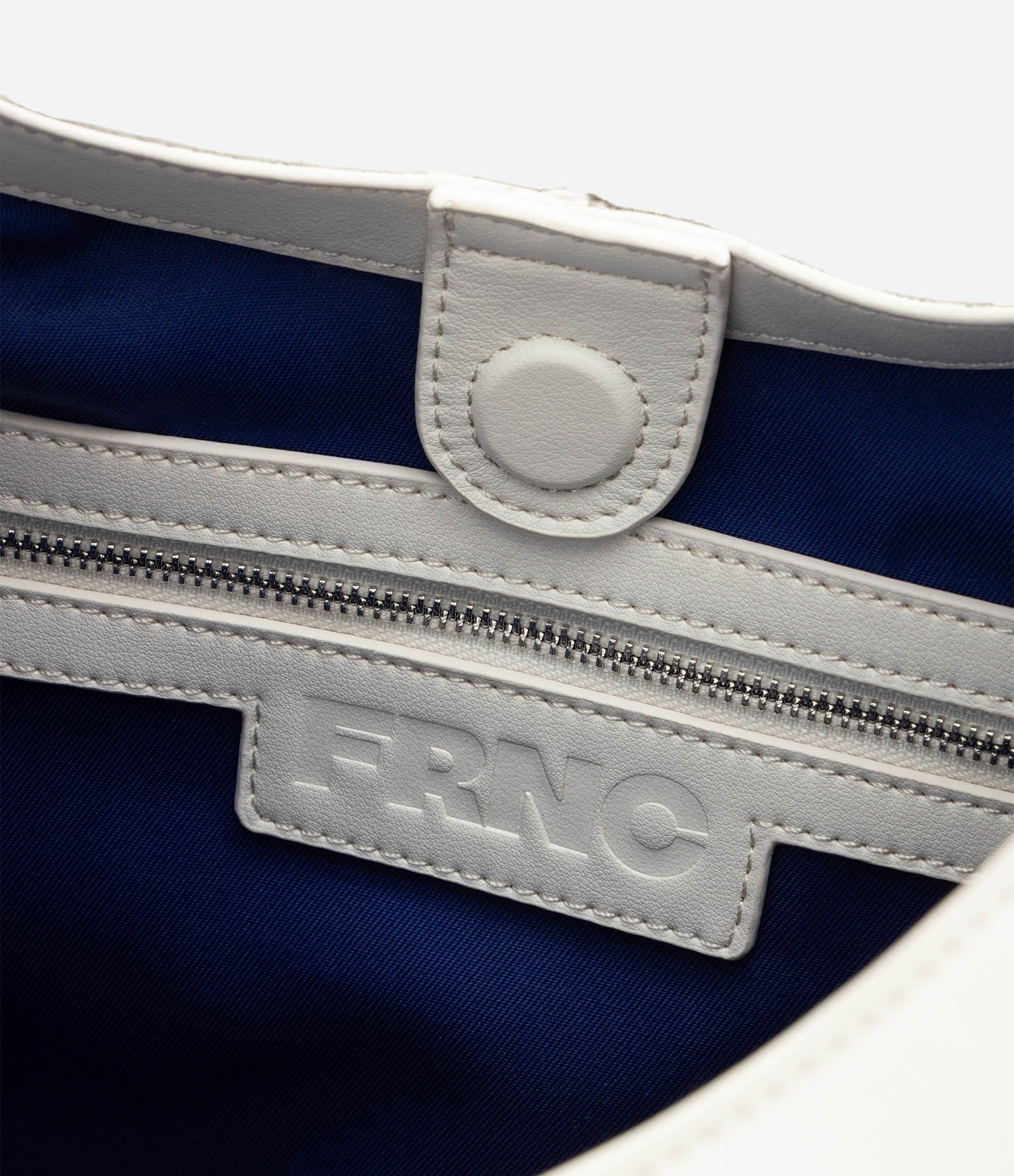 Bolsa Hobo Grande em Couro e Detalhe de Nó na Alça Off White 7