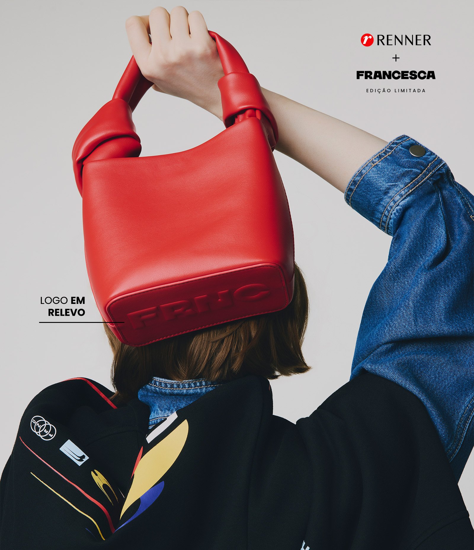 Bolsa Pequena em Couro com Alça de Mão e Detalhe de Nó Vermelho 1