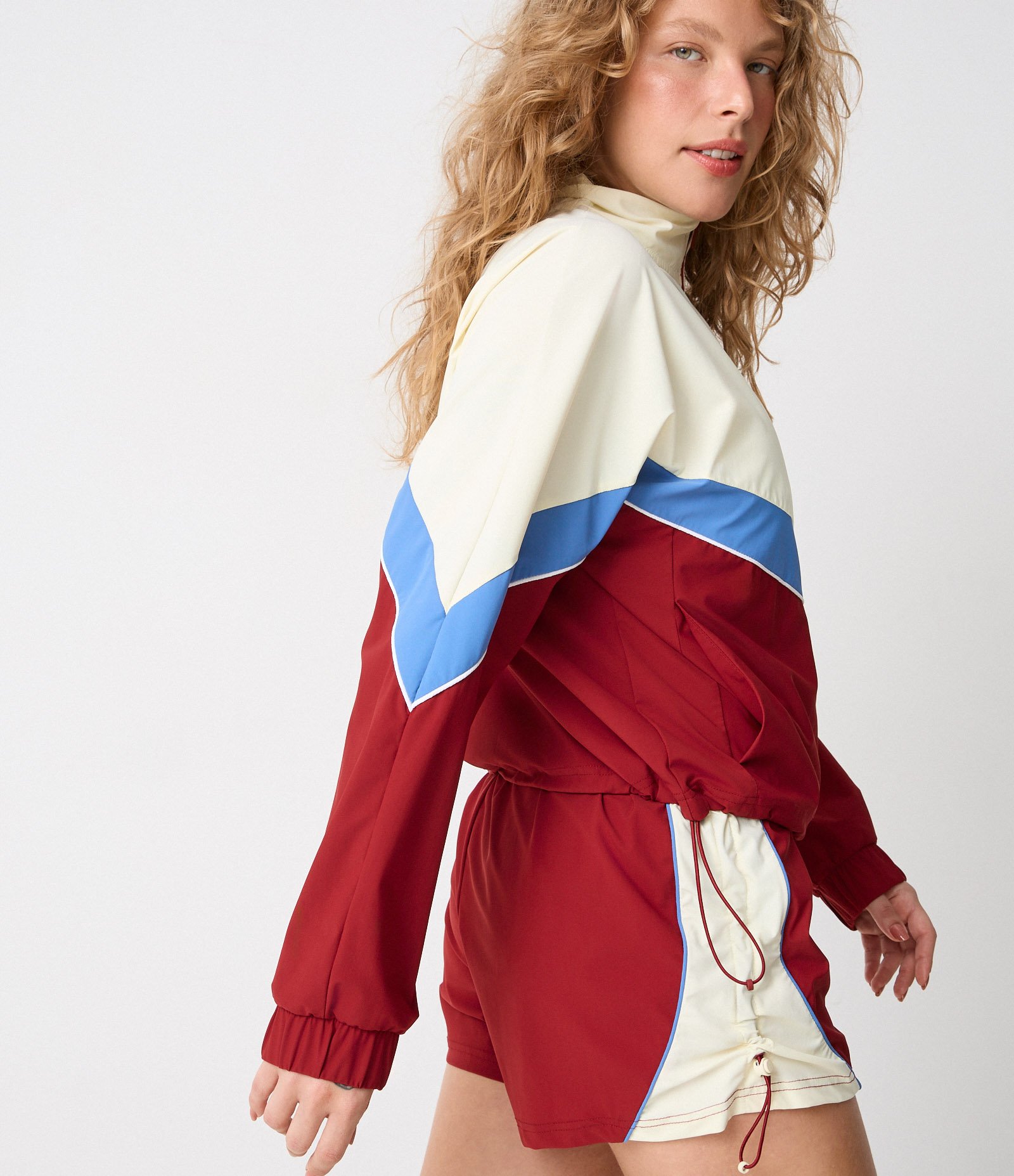 Jaqueta Esportiva Quebra Vento com Estampa Color Block Vermelho/Azul/Off White 4