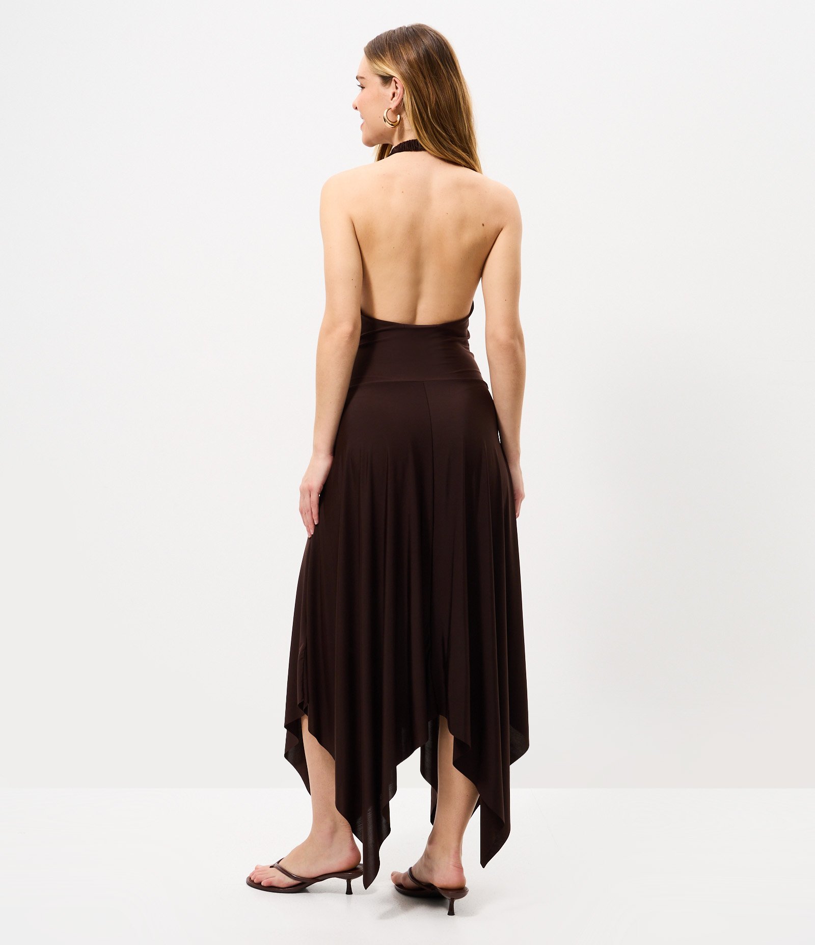 Vestido Midi em Microfibra com Decote Halter e Barra Assimétrica Marrom 4
