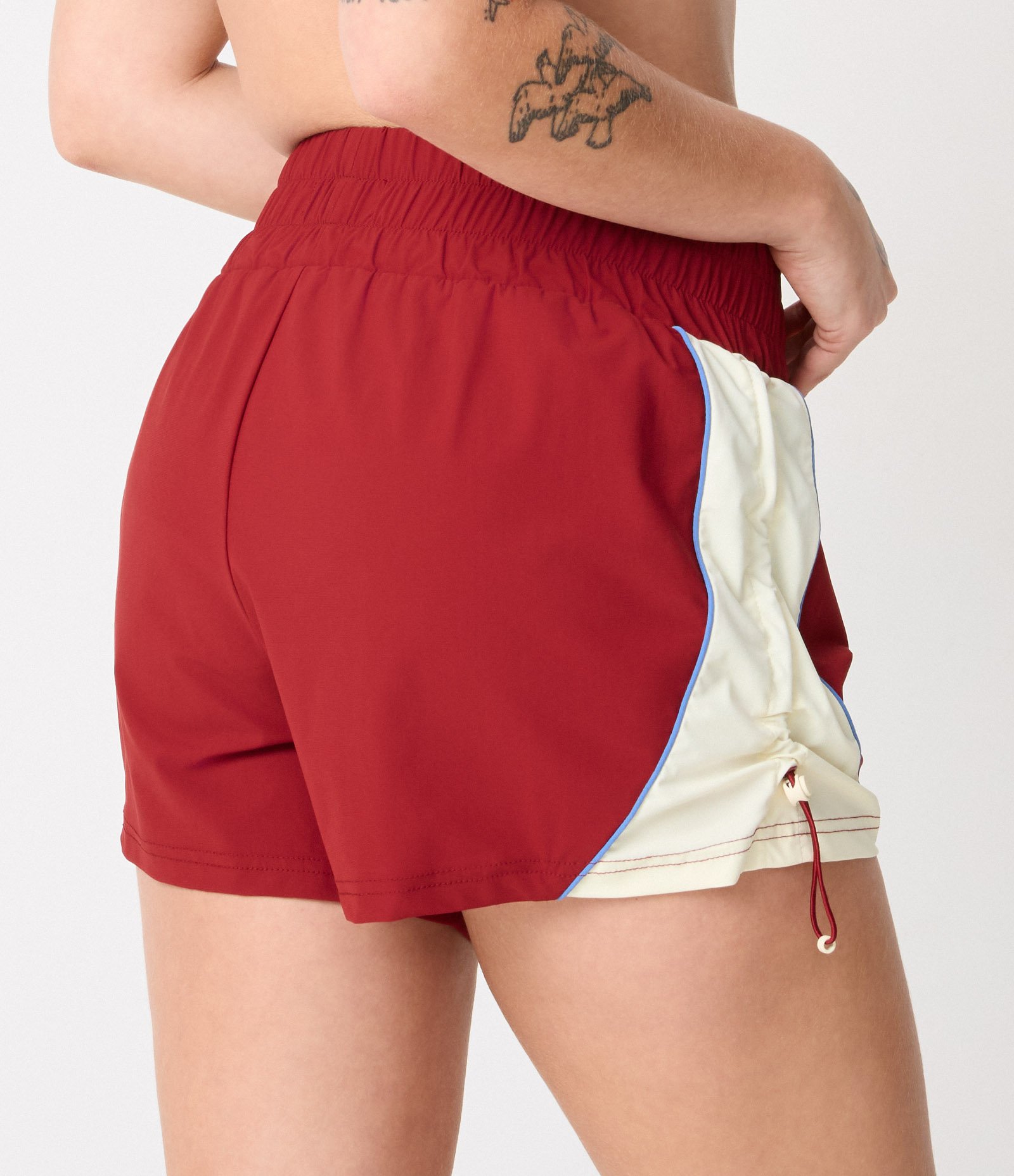 Bermuda Esportiva com Ajuste Lateral e Color Block Vermelho 3