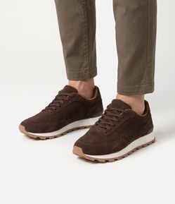 Tênis Jogging em Camurça Sintética com Furinhos