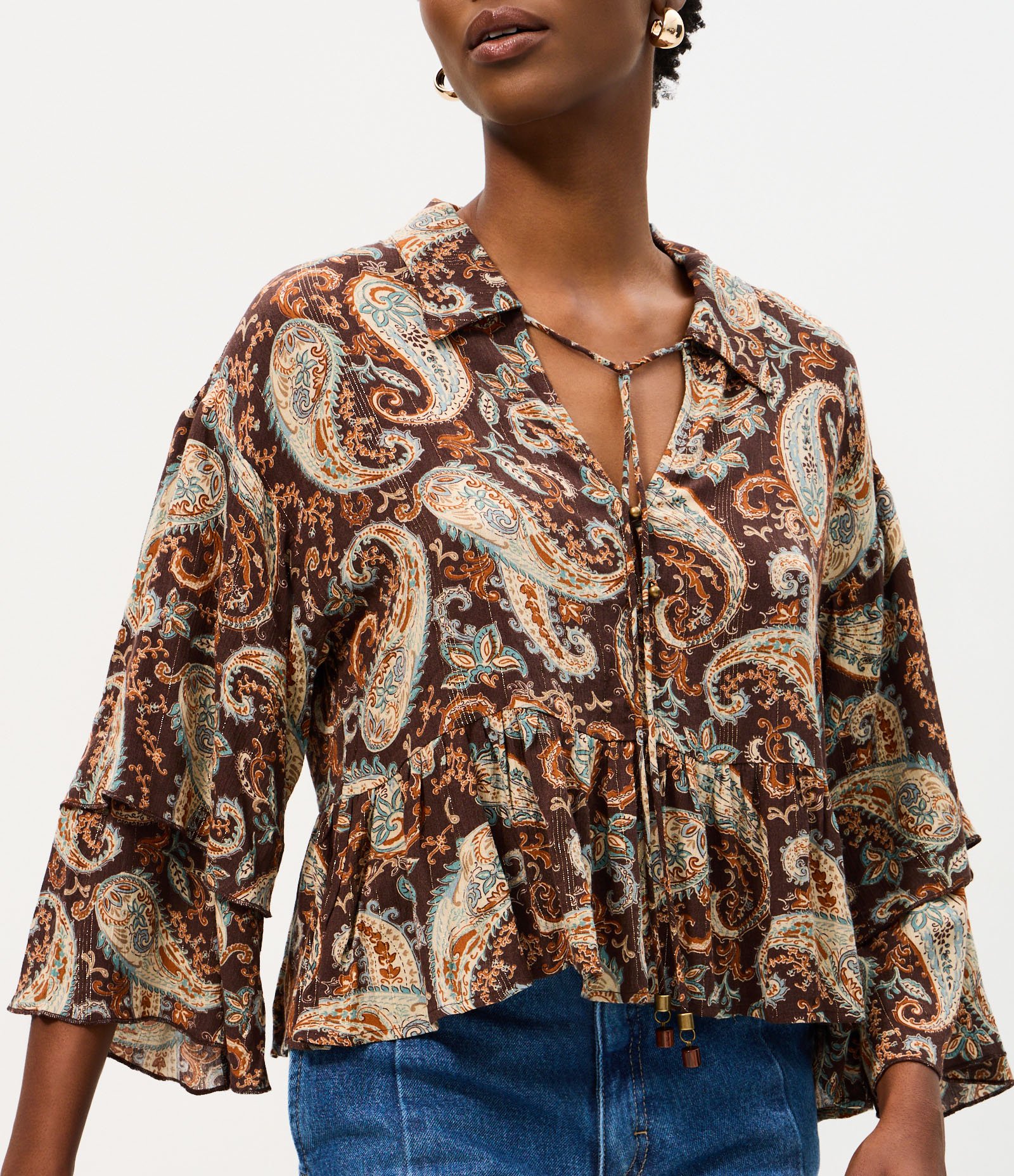 Blusa em Viscose com Babados e Estampa Paisley Marrom 4