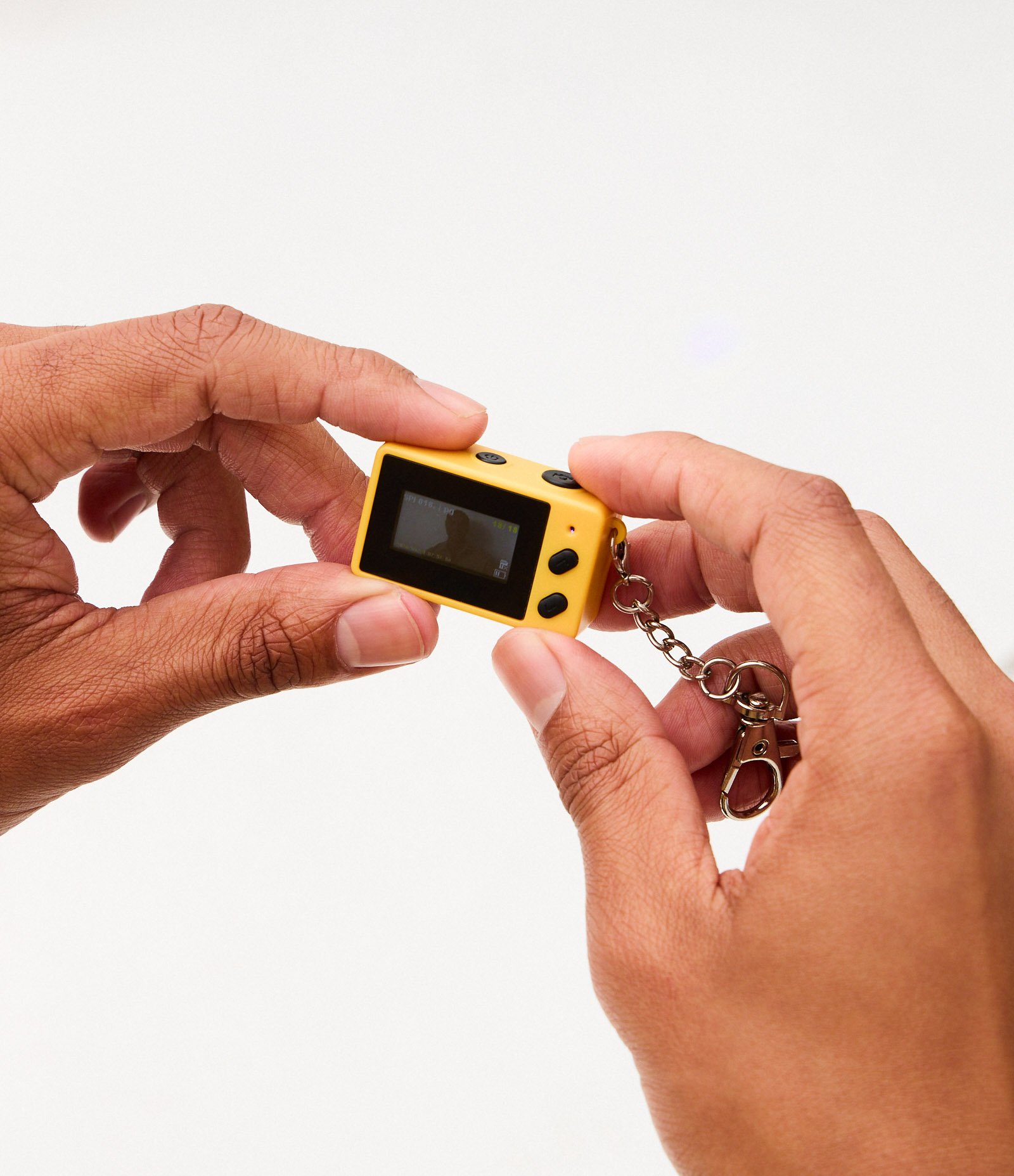 Mini Câmera Digital Chaveiro com Bateria Interna Recarregável Amarelo 9