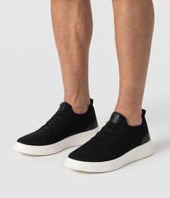 Tênis Casual de Knit com Detalhe em Couro