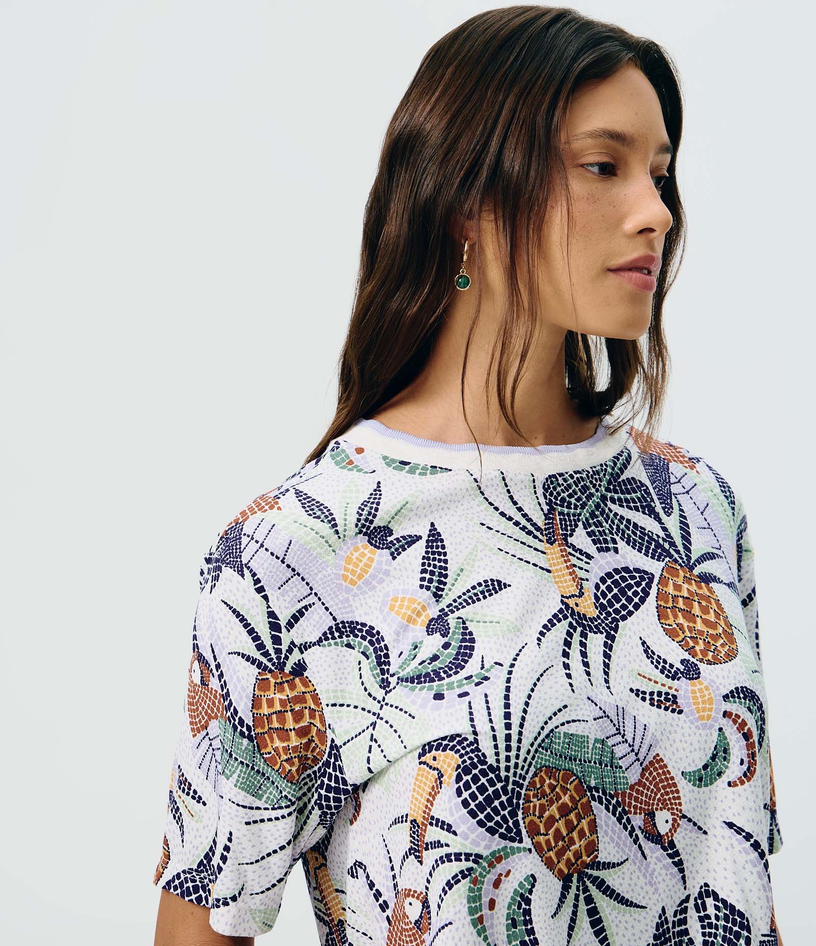 Blusa em Viscose com Estampa Azulejo Tropical e Gola Retilínea Multicores 3