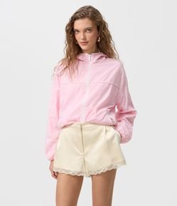 Minishort Acetinado com Bolsos e Renda na Barra