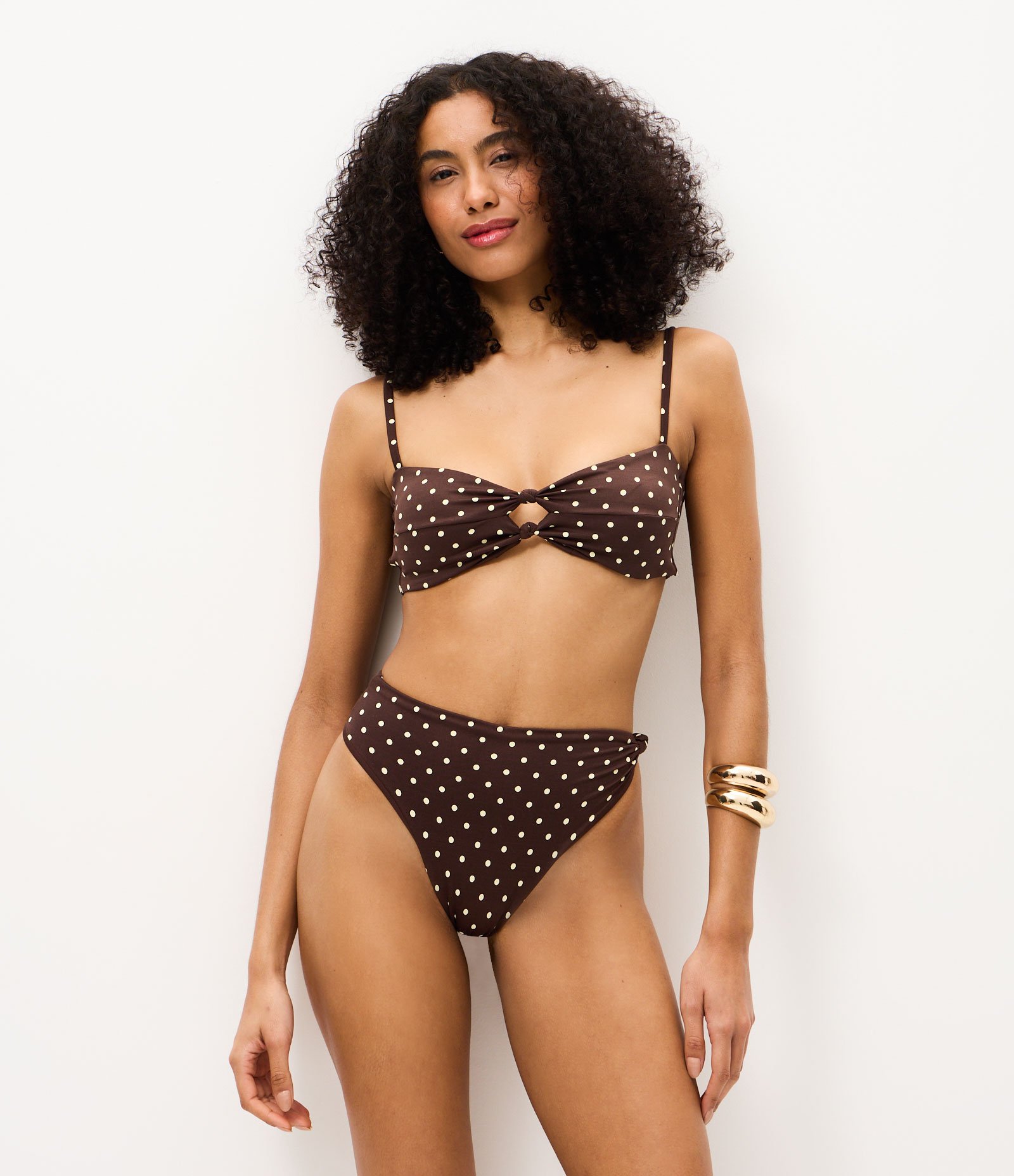 Biquíni Top Bandeau em Microfibra com Estampa Poá e Nó Frontal Marrom 2