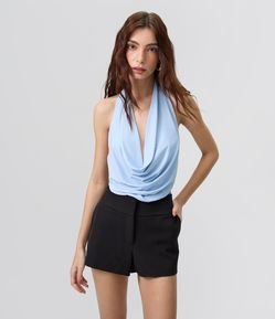 Micro Short Alfaiataria com Pala Transpassada e Bolsos