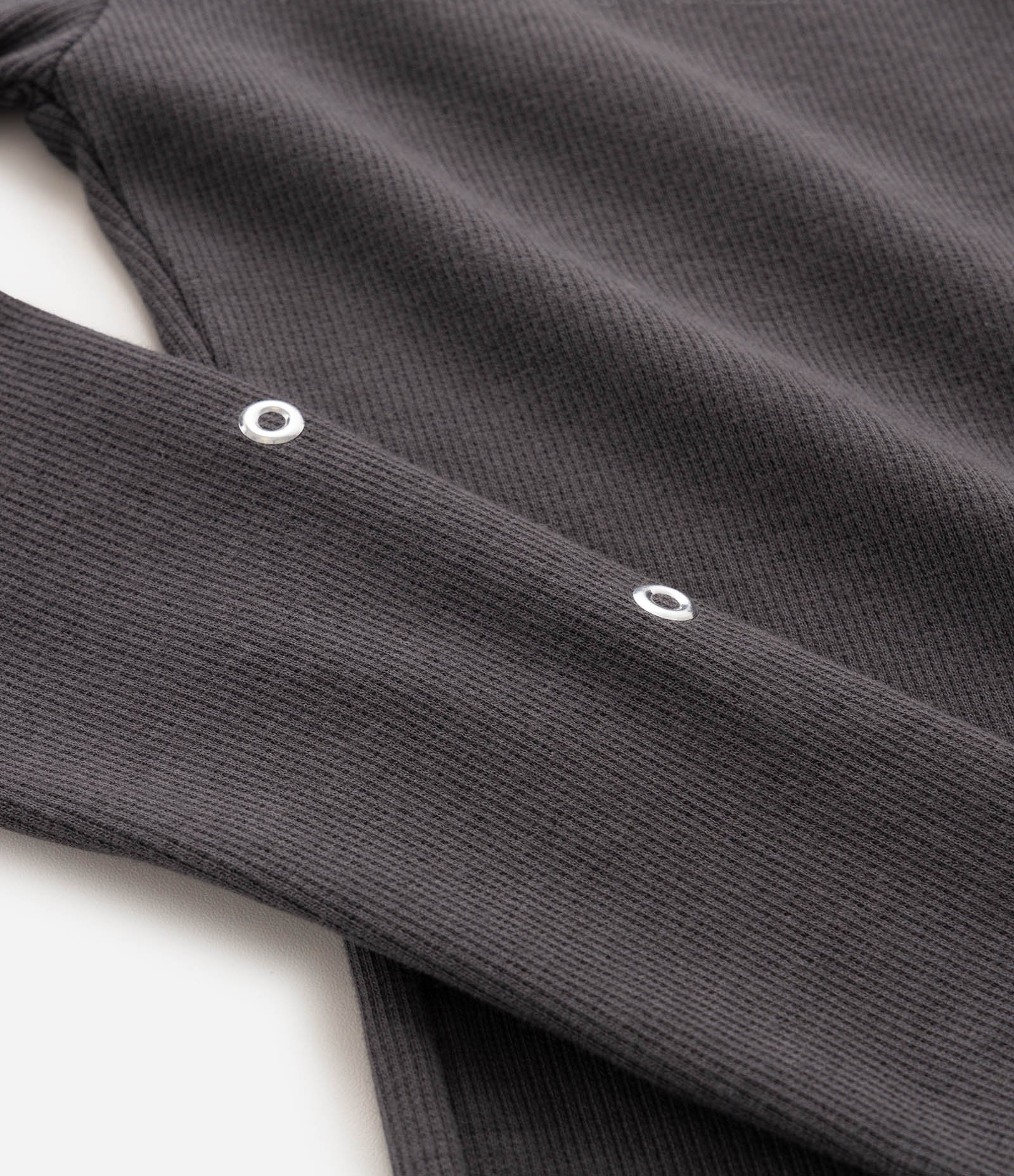 Blusa Infantil com Bordado Kuromi e Ilhós nas Mangas - Tam 1 a 16 anos Preto 4