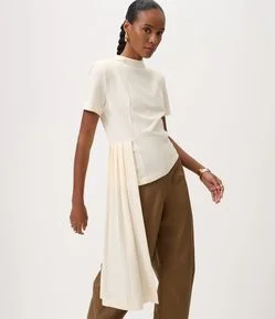 Blusa em Crepe com Painel Assimétrico