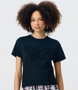 Camiseta Regular em Algodão com Borboleta Bordada