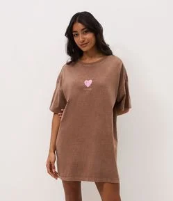 Camisola Curta Estonada com Estampa de Coração e Lettering